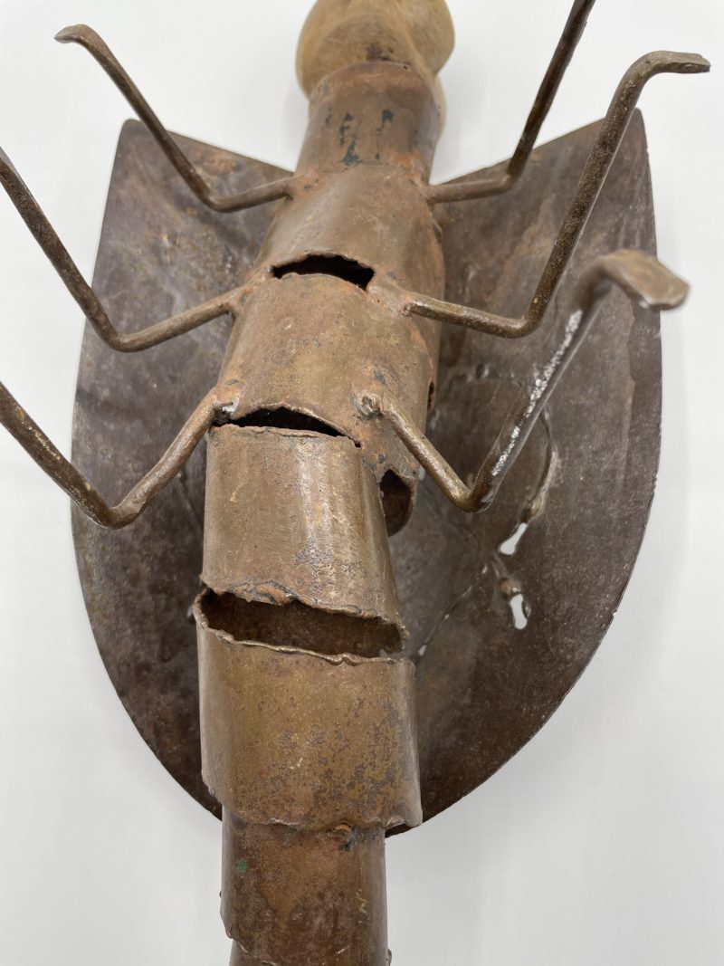 Sculpture insecte volant métal et bois – Image 3