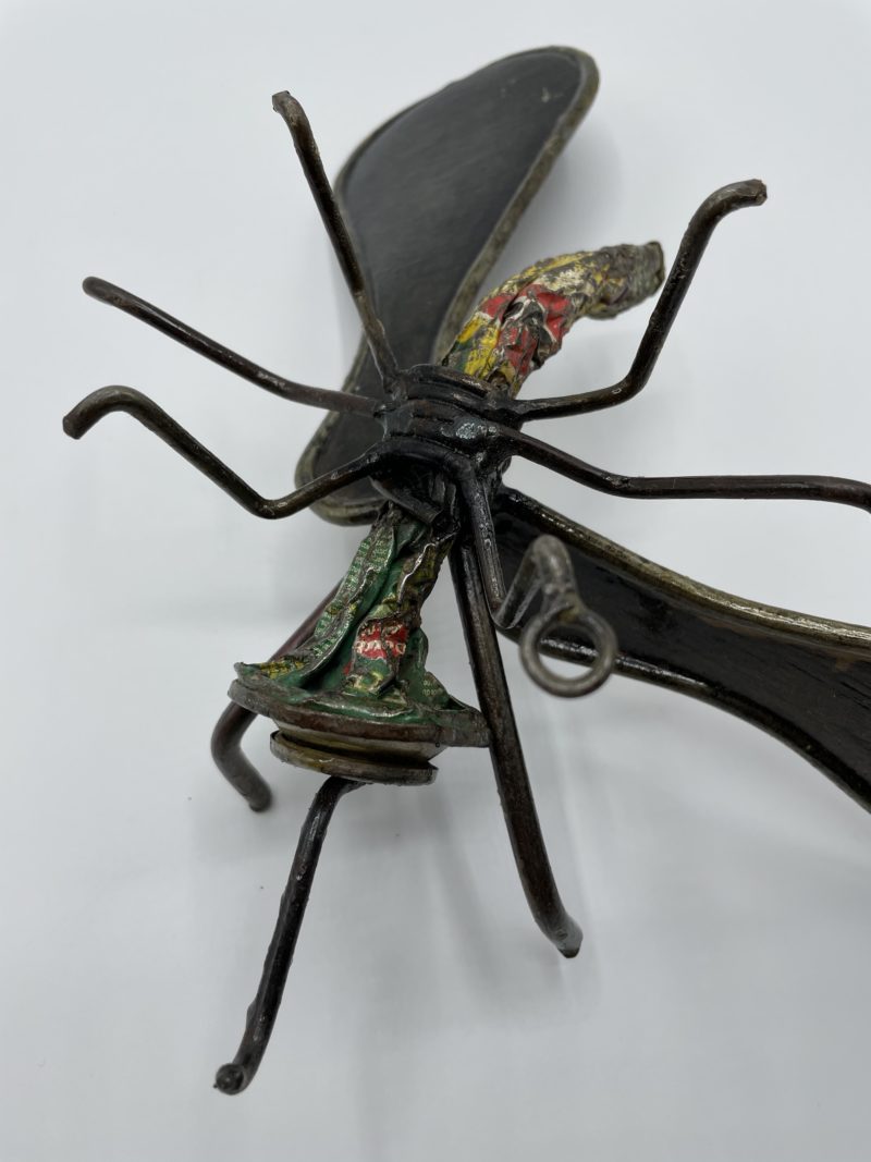 Sculpture métal libellule rouge – Image 4