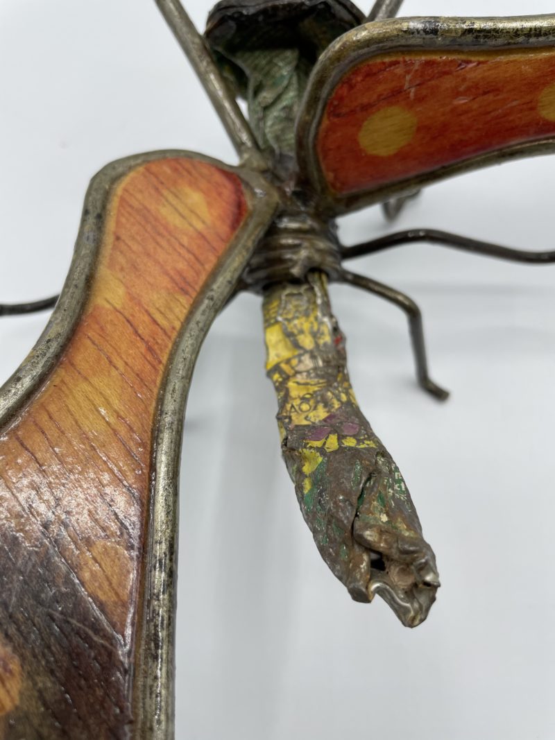 Sculpture métal libellule rouge – Image 5