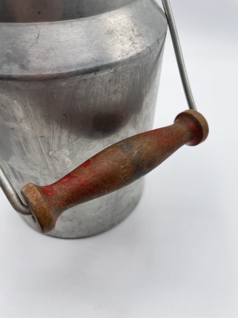 Pot à lait vintage en aluminium – Image 2