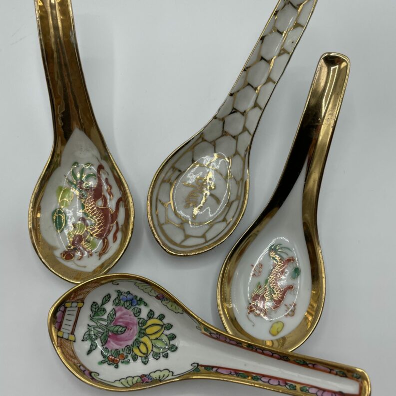 Lot de 4 cuillères à soupe chinoise dorées