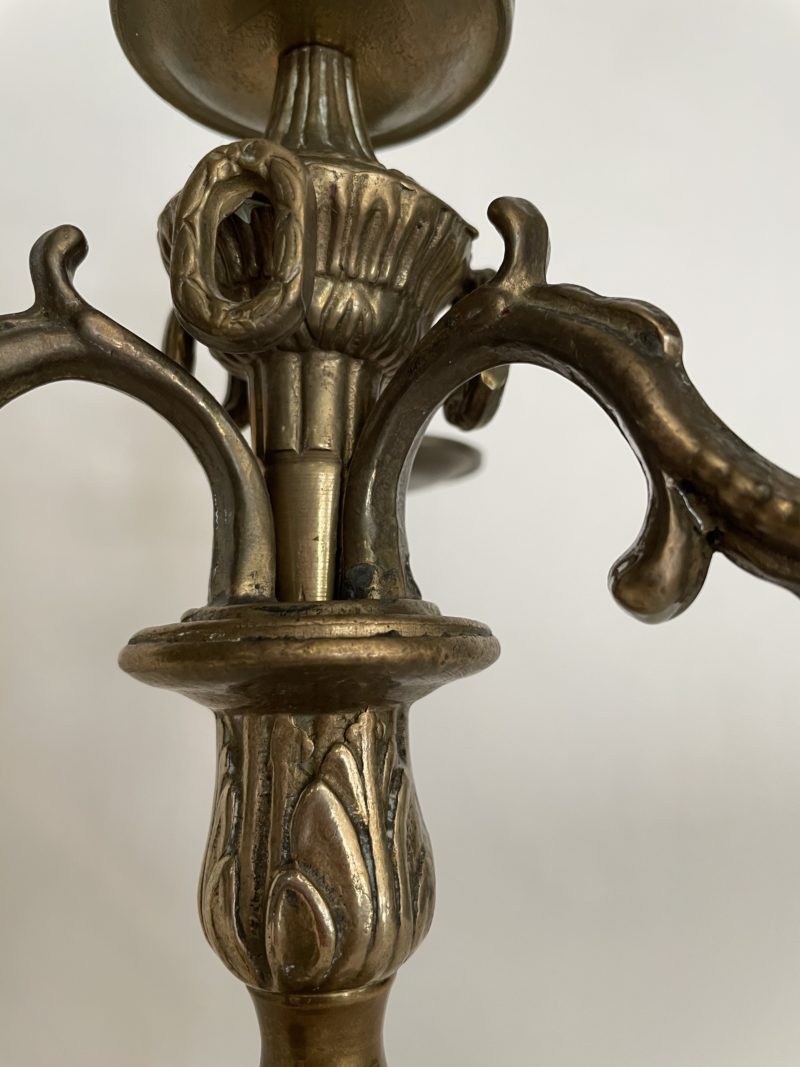 Lot de 2 chandeliers en bronze style Louis XVI – Image 3