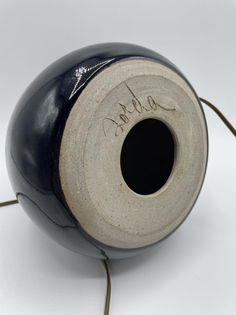Lampe en terre cuite émaillée bleu marine – Image 5