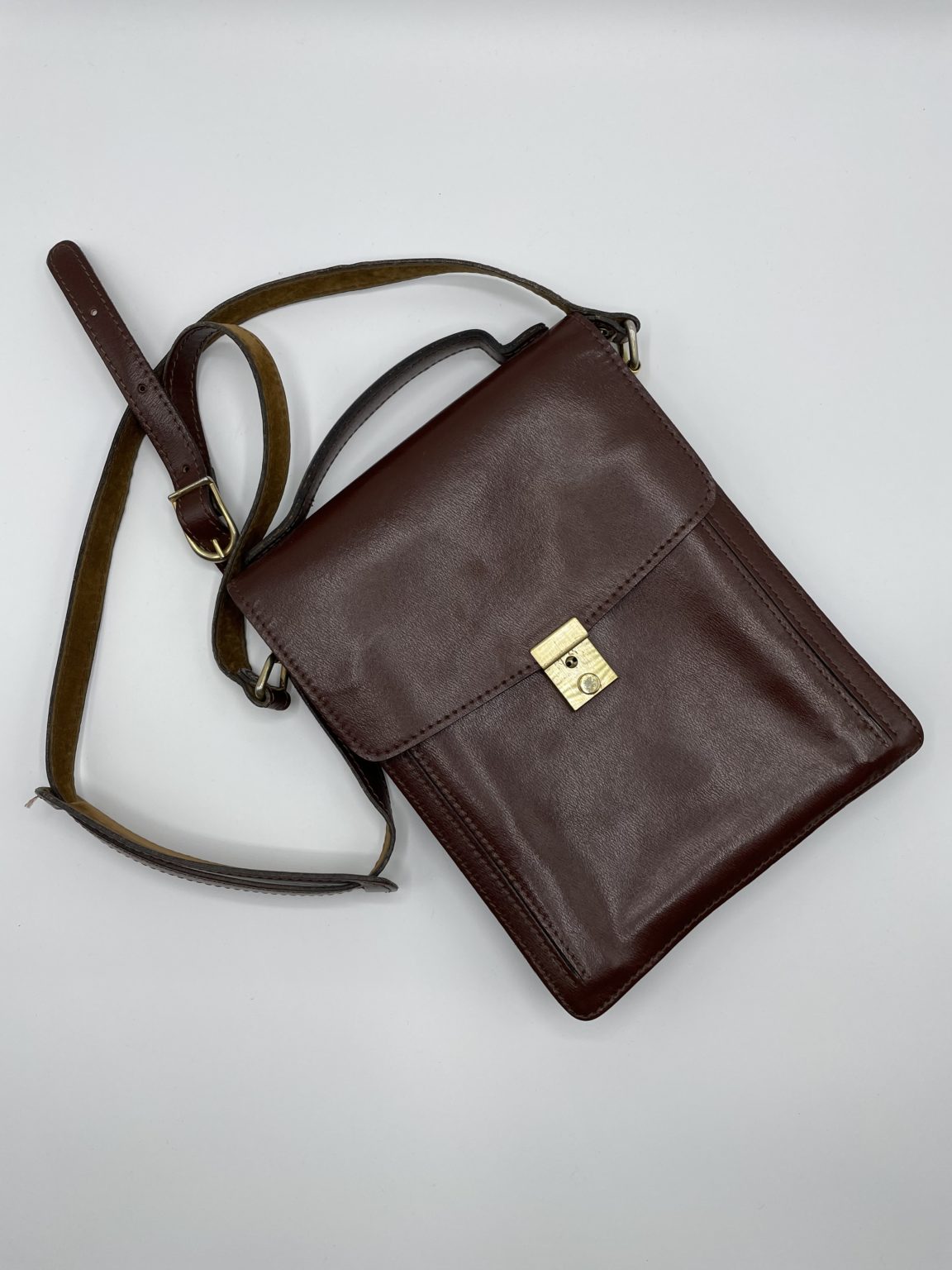 Sacoche cuir G?�rard Henon Paris - Ressourcerie Histoires Sans Fin