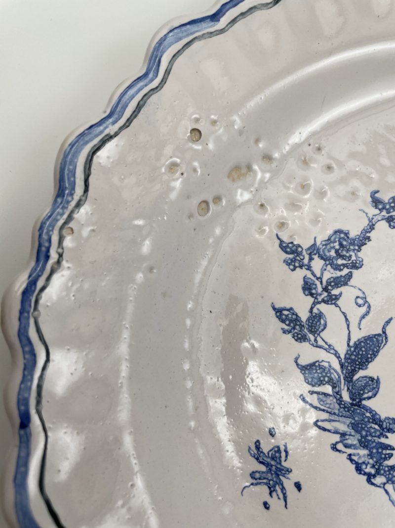 Duo d'assiettes de collection bleues et roses – Image 7