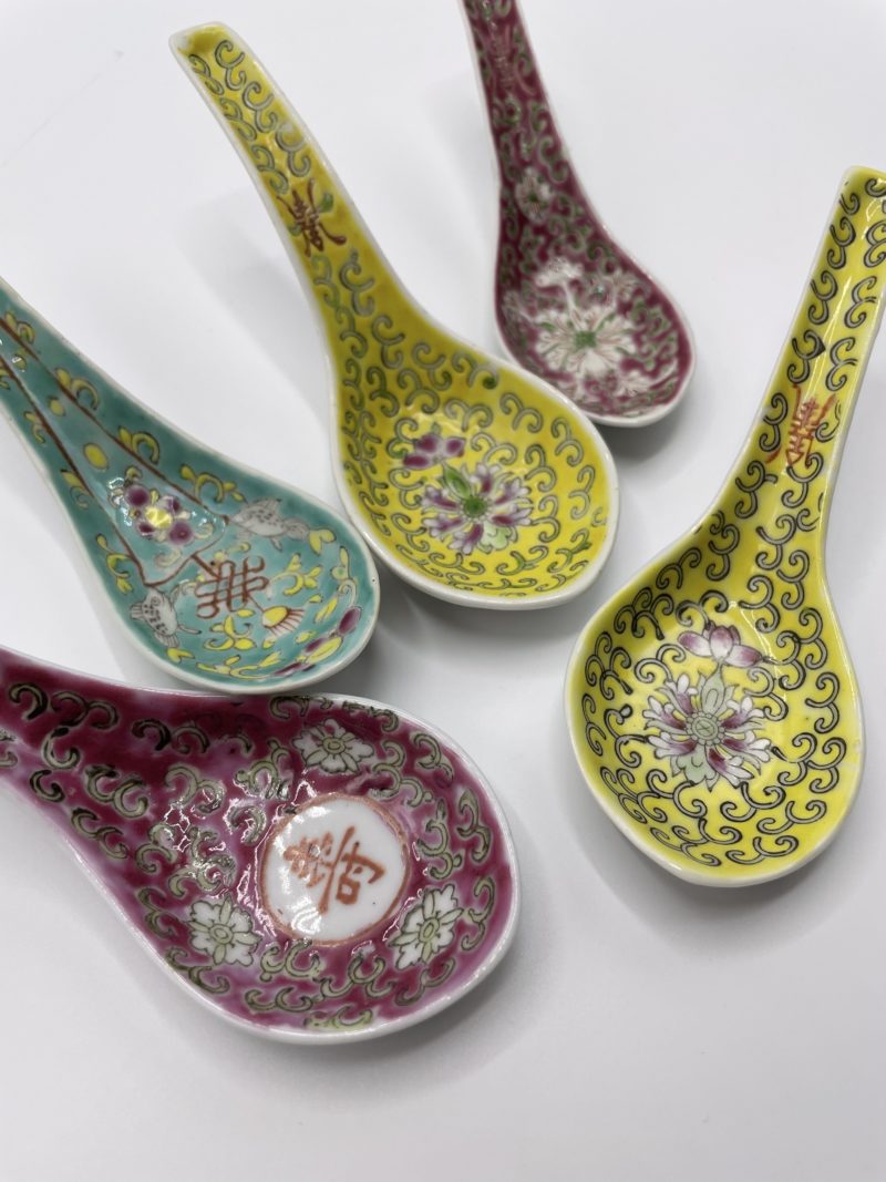 Lot de 5 cuillères à soupe chinoises colorées – Image 2