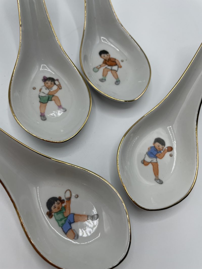 Lot de 4 cuillères à soupe chinoises pongistes – Image 2