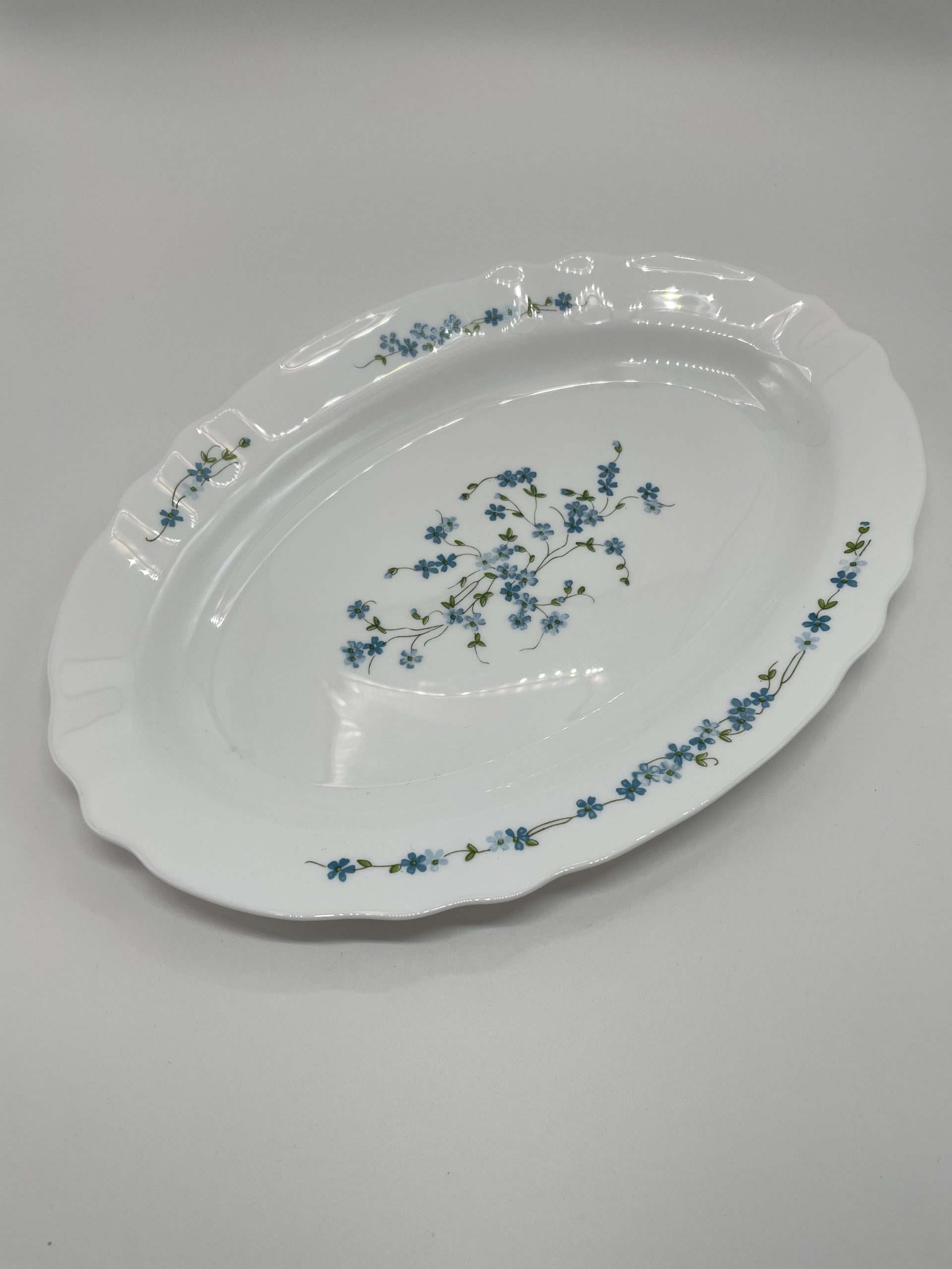 4 assiettes ARCOPAL France décor floral bleu — Mille Trésors