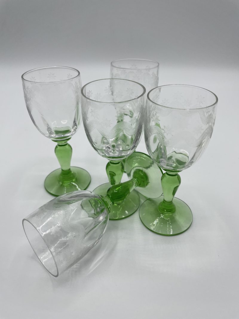 verre liqueur vert