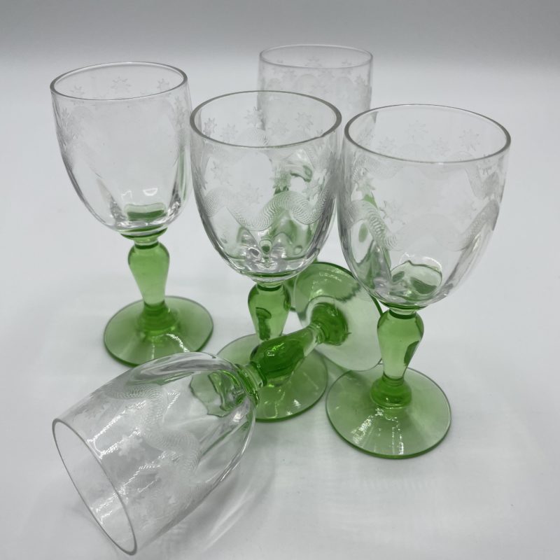 verre liqueur vert