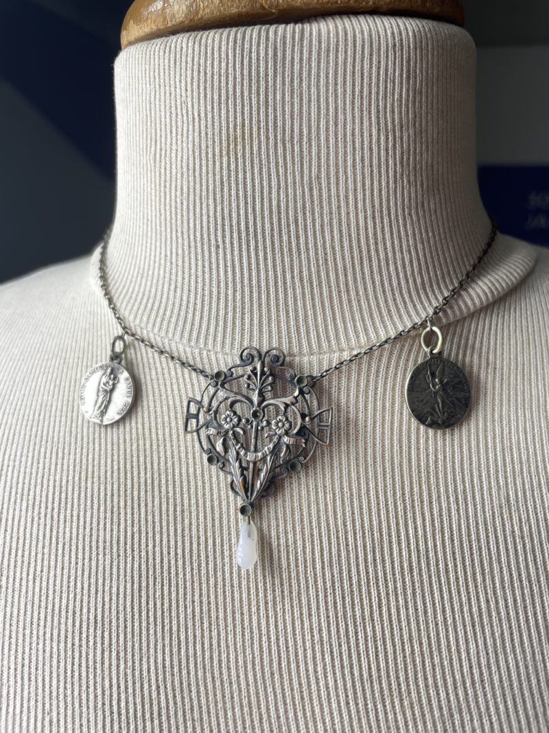 Collier ras de cou médailles – Image 7