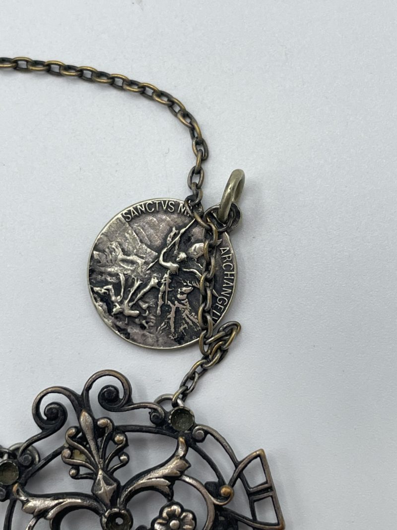 Collier ras de cou médailles – Image 5