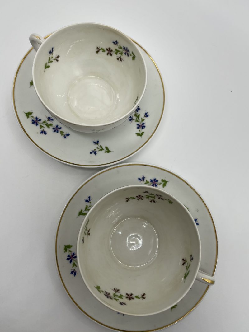 Tasses et soucoupes petites fleurs bleues vintage – Image 6