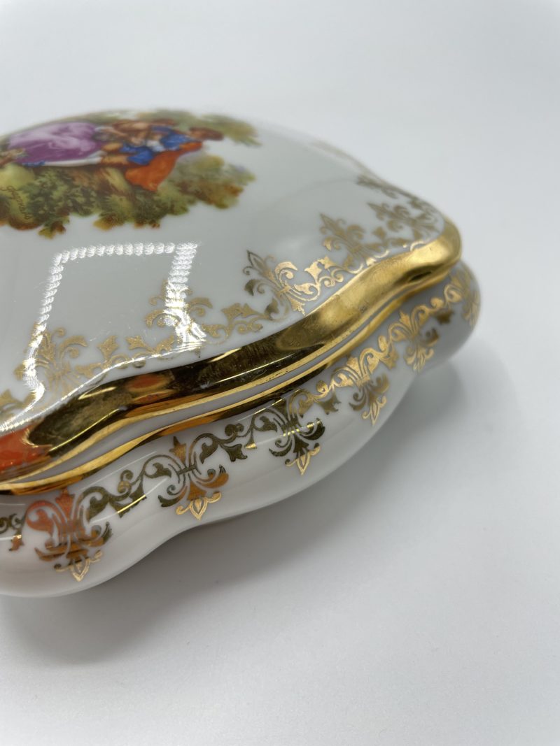 Boîte porcelaine de Limoges motif Fragonard – Image 4