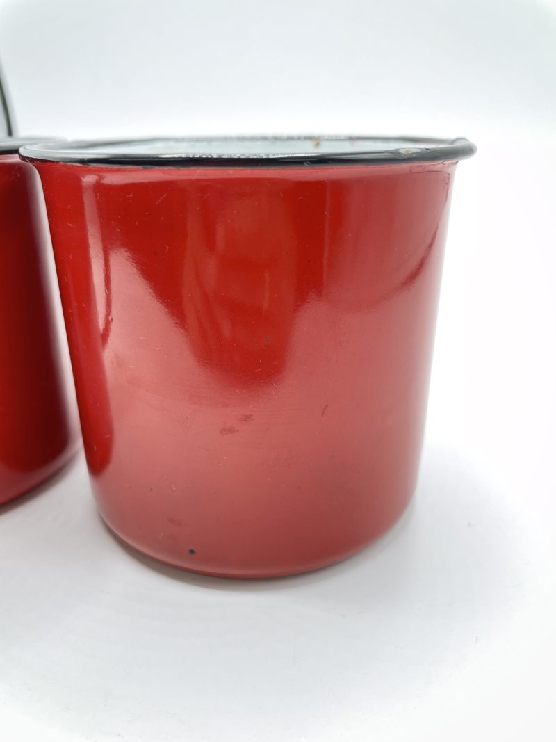 Duo de 2 tasses vintage émail rouge – Image 2