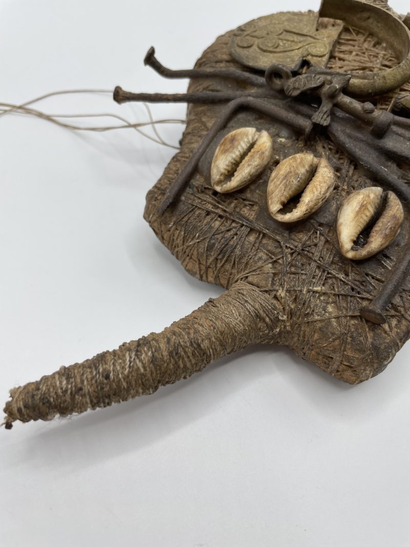 Artisanat Burkina Faso africain femme aux coquillages – Image 4