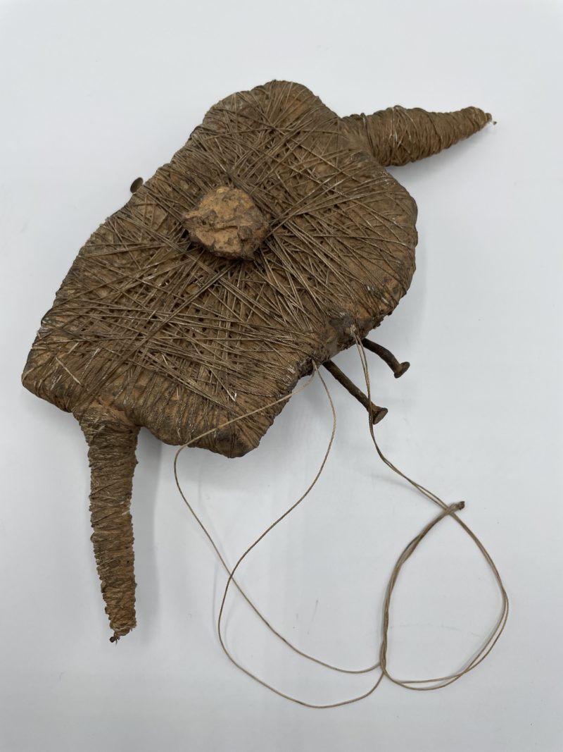 Artisanat Burkina Faso africain femme aux coquillages – Image 3