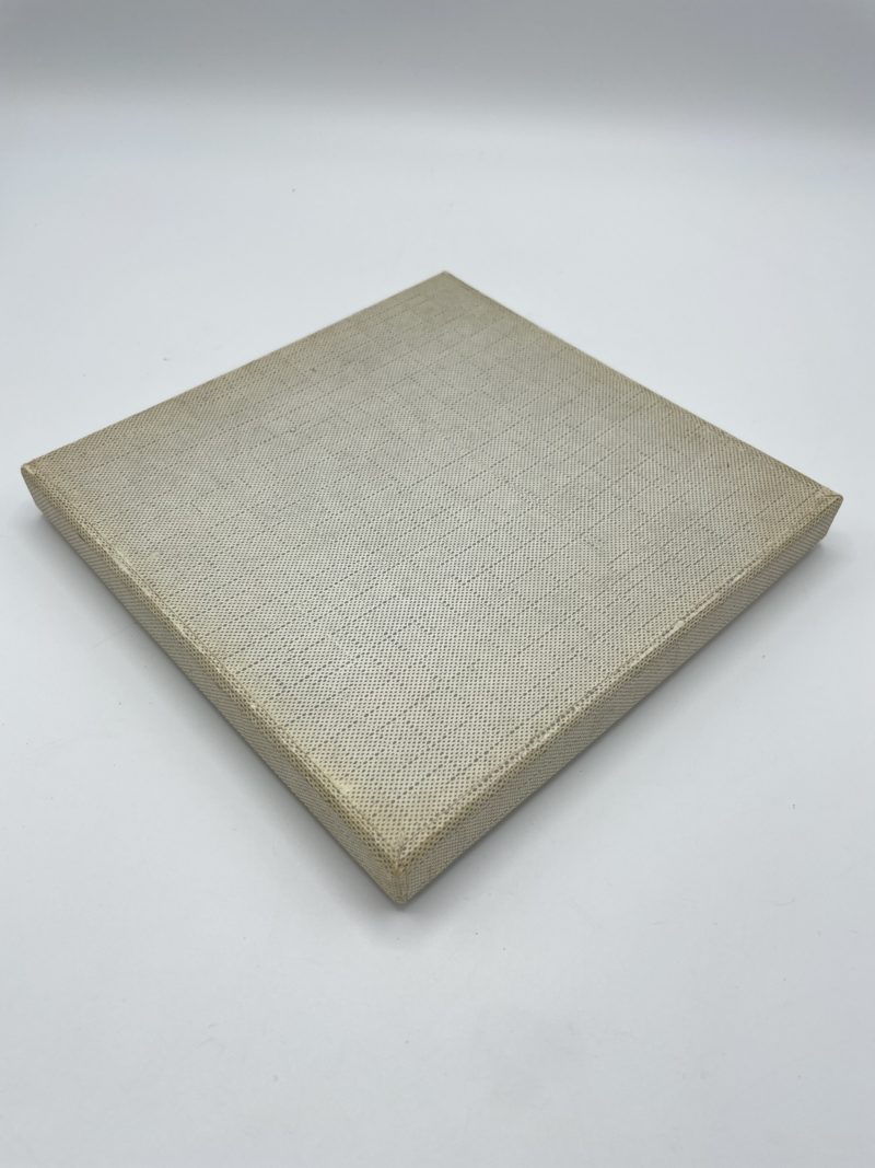 Petite assiette en argent perlée – Image 4