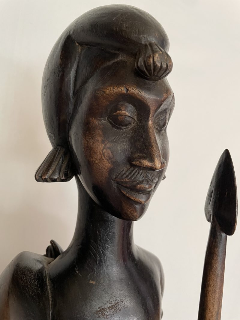 Sculpture bois d'ébène jeune chasseur – Image 3