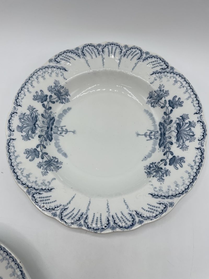Lot de 4 assiettes vintage bleues terre de fer Saint Amand et Hamage – Image 2