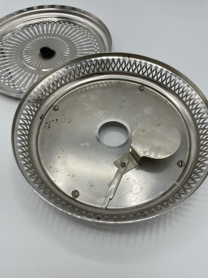 Chauffe plat vintage en métal argenté – Image 4