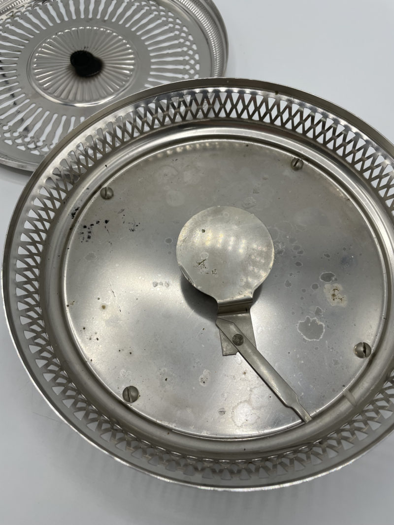 Chauffe plat vintage en métal argenté – Image 3