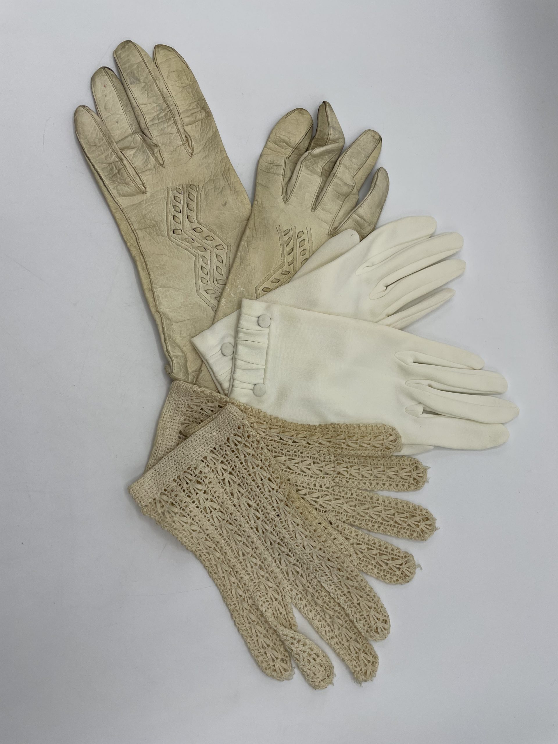 Trio paires de gants femme vintage blanc et écru - Ressourcerie Histoires  Sans Fin