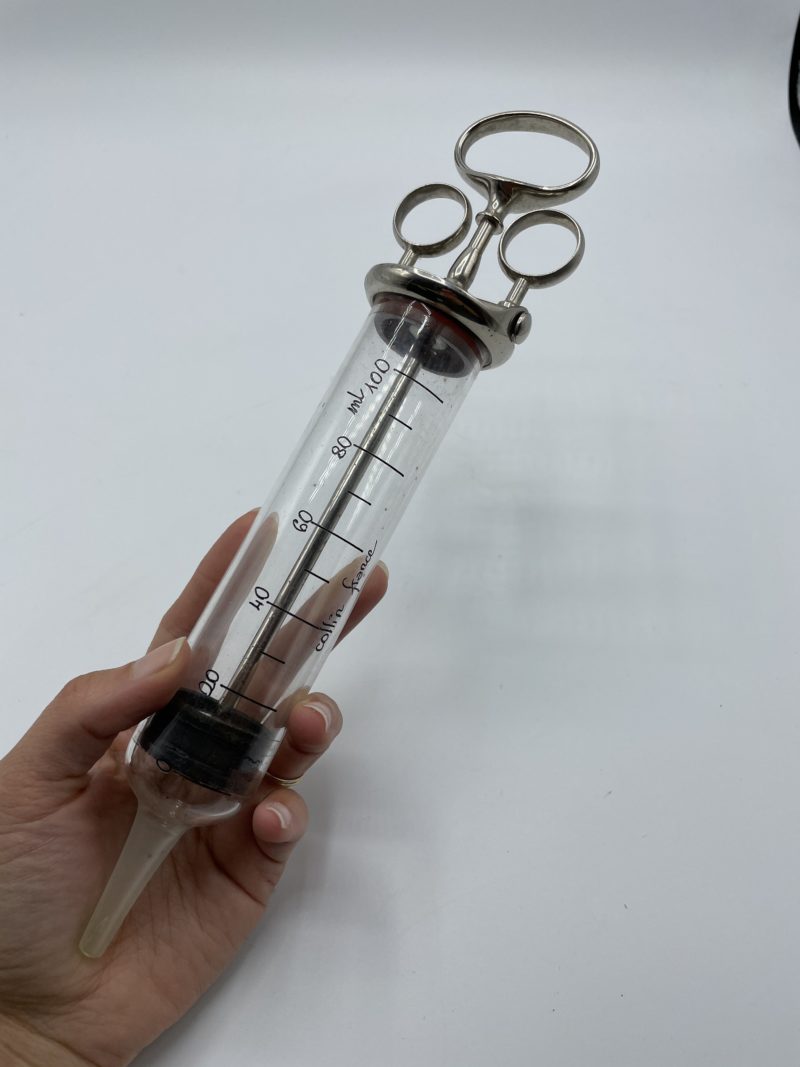 Seringue de médecin vintage – Image 2