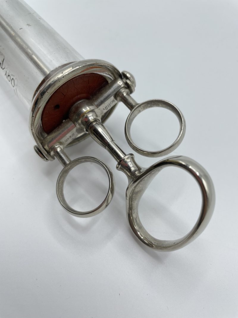 Seringue de médecin vintage – Image 4