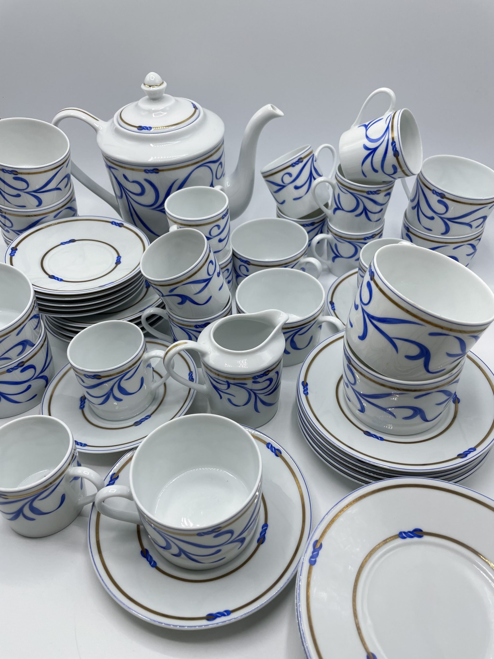 Service café et thé complet en porcelaine de Limoges Rémy Delinières 50  pièces - Ressourcerie Histoires Sans Fin