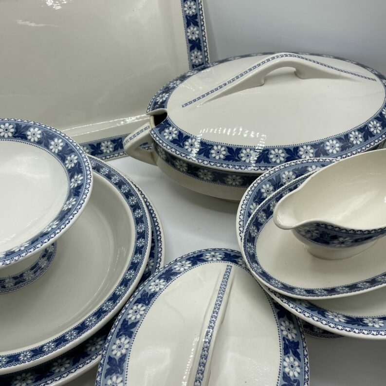 Service de table Sarreguemines 8 pièces décor Nancy U & Cie