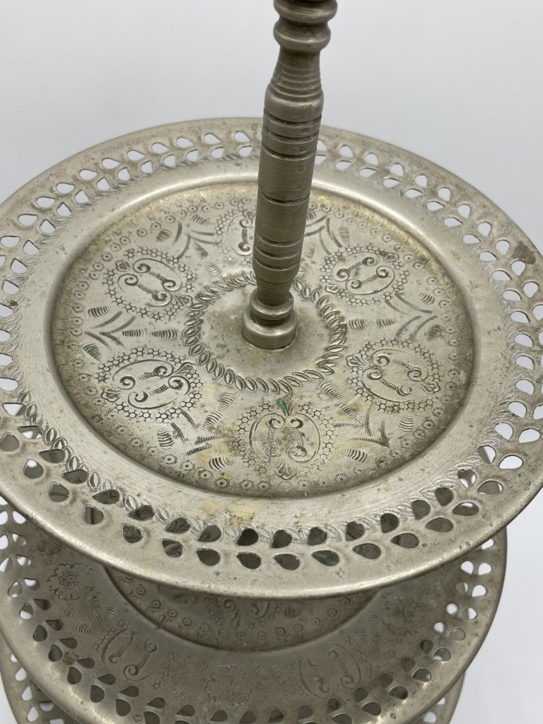 Serviteur De Table Vintage Métal Argenté – Motif Coquillage – 3 Compartiments