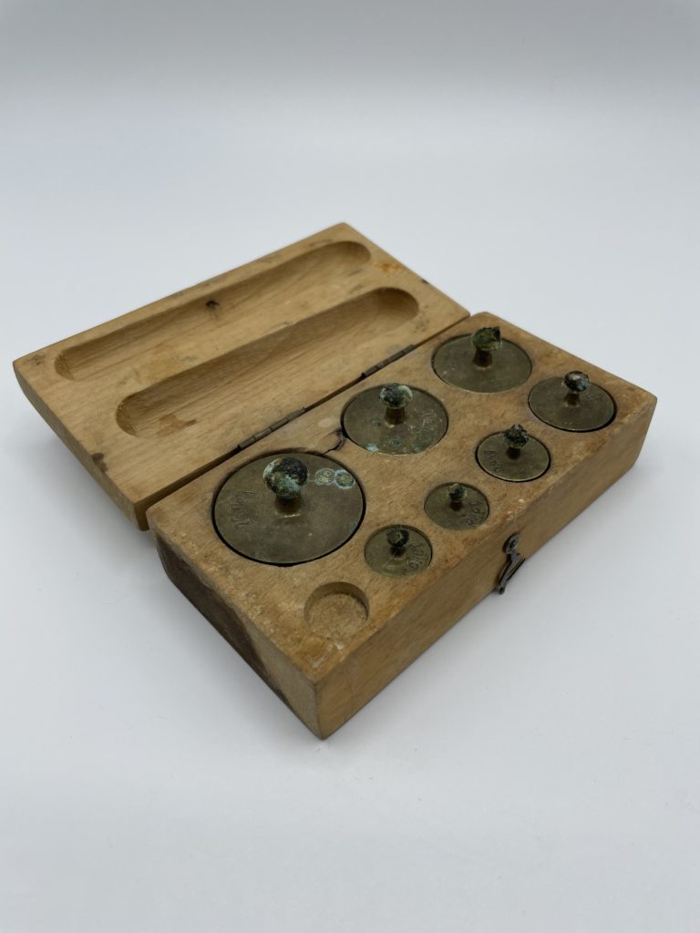 Ancien Plateau De Balance En Laiton - Diamètre 24 Cm - Époque Indéterminée
