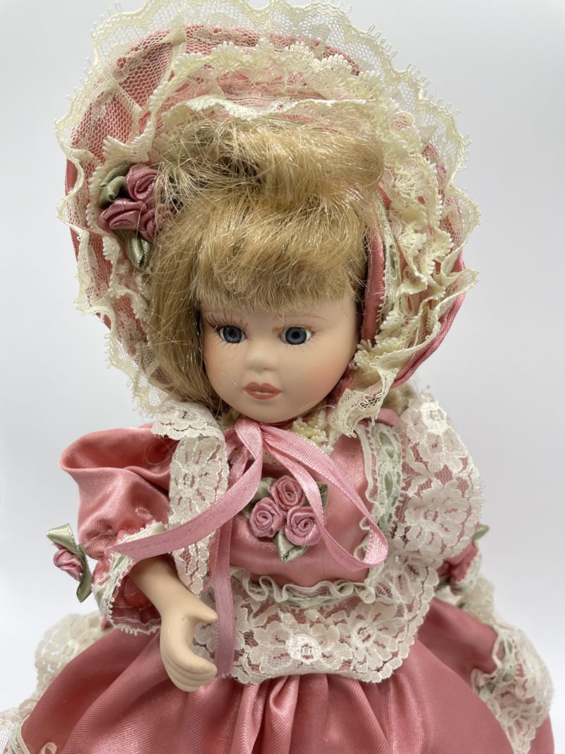 Lampe poupée en porcelaine – Image 6