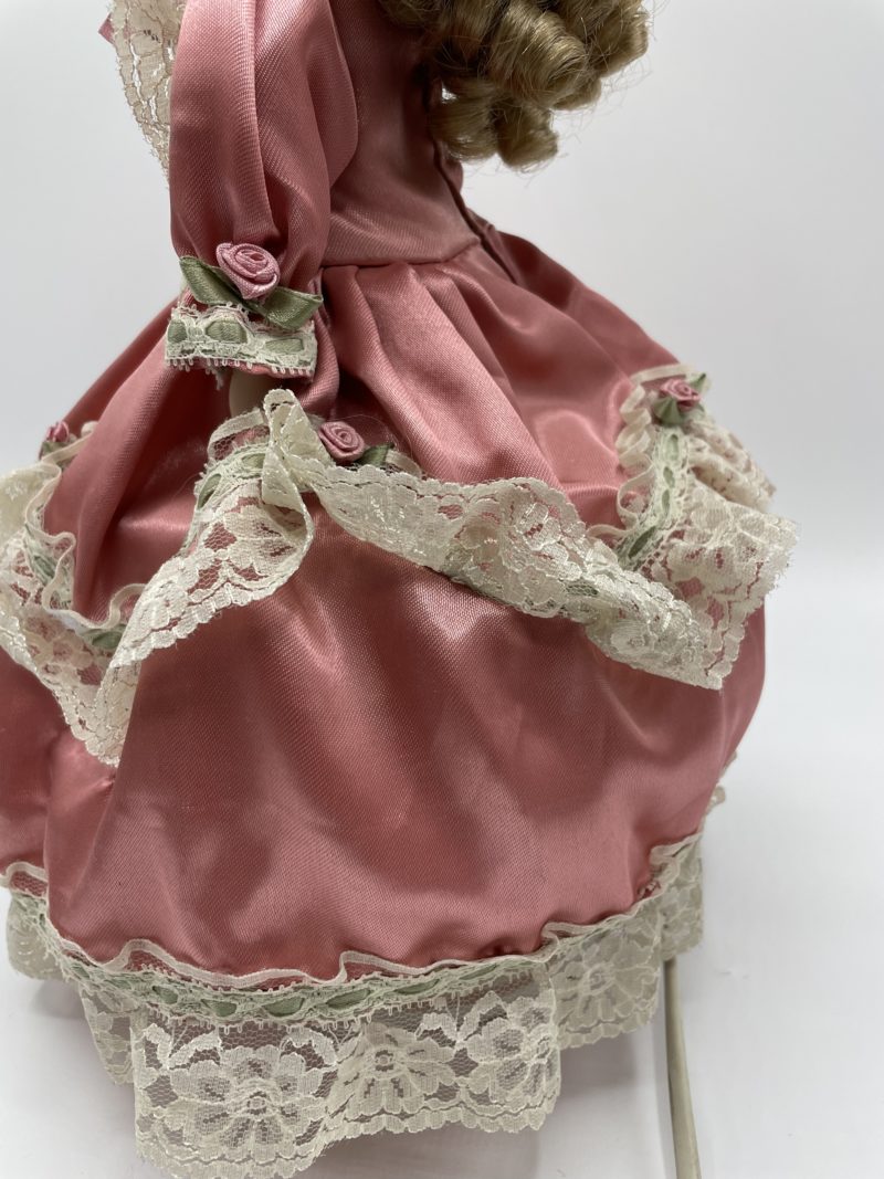 Lampe poupée en porcelaine – Image 5