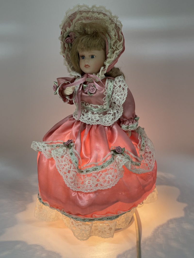 Lampe poupée en porcelaine – Image 2