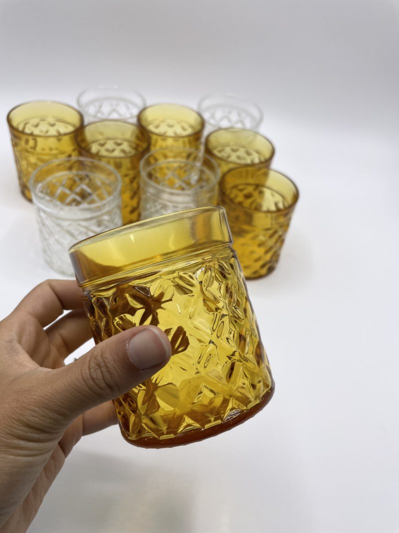 Lot verres vintage dépareillés ambrés et transparent – Image 2