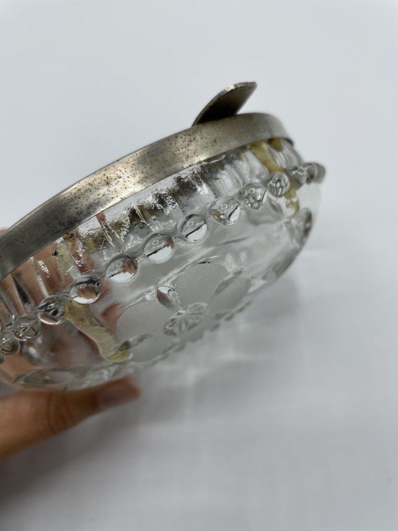 Cendrier vintage en verre et cerclage métallique – Image 3