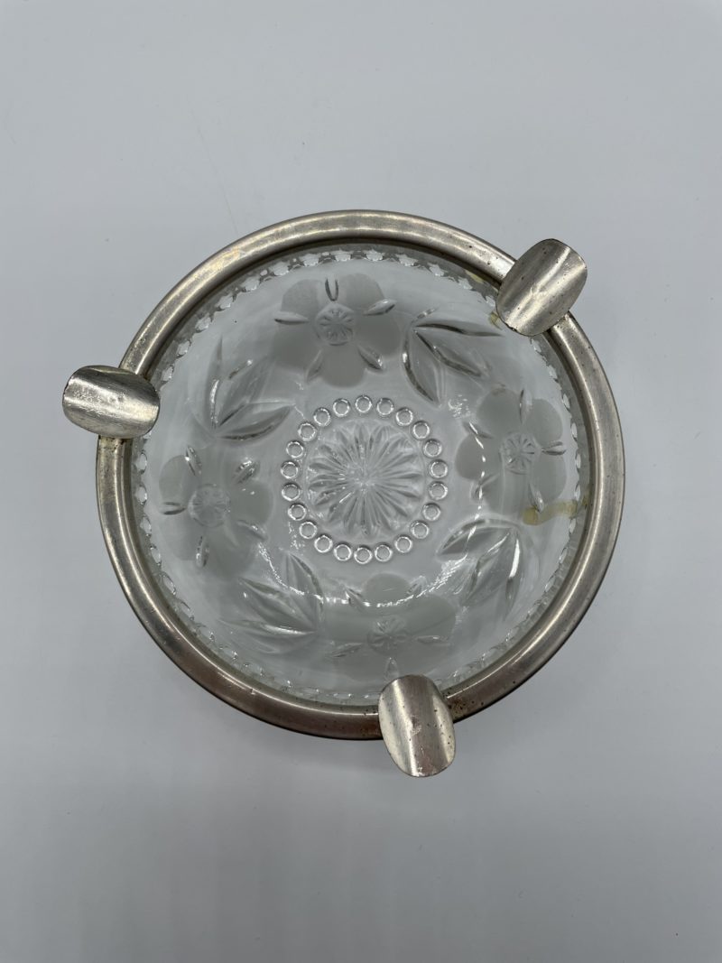 Cendrier vintage en verre et cerclage métallique – Image 2