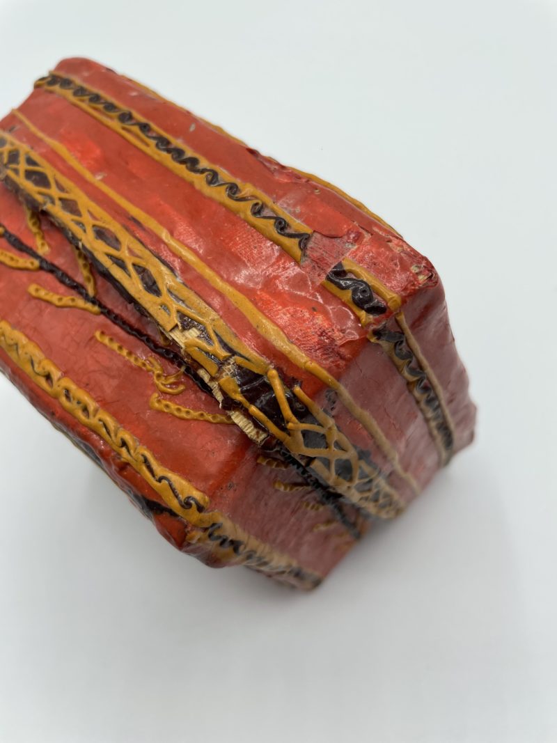 Lot de 2 boîtes à offrandes en osier artisanales rouges – Image 7
