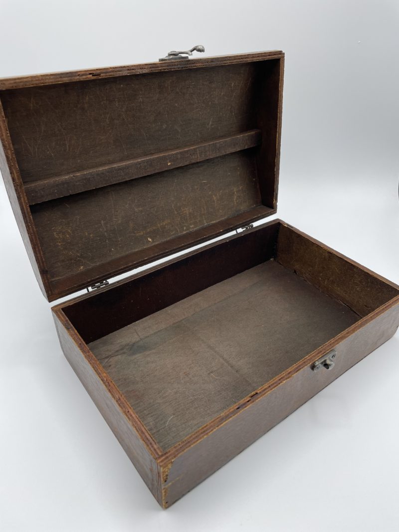 Coffret en bois vintage pour bouteilles décor peint à la main – Image 4