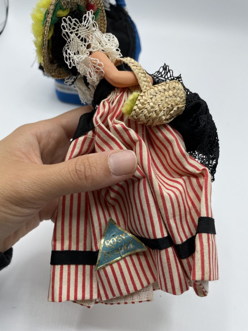 Collection poupées vintage souvenirs de voyage – Image 8