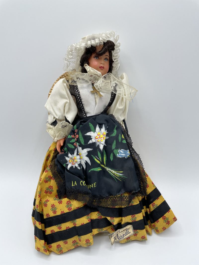 Collection poupées vintage souvenirs de voyage – Image 17