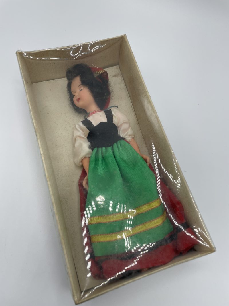 Collection poupées vintage souvenirs de voyage – Image 14
