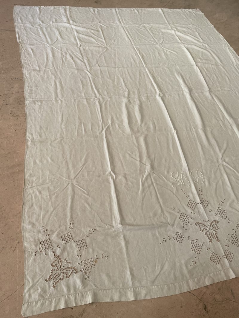 Drap brodé vintage monogramme – Image 4