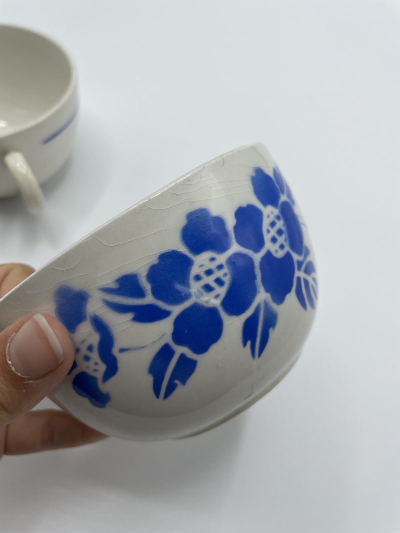 Duo tasses à café en faïence fleurs bleues vintage – Image 4