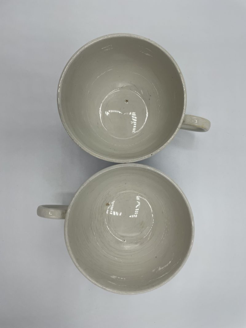 Duo tasses à café en faïence fleurs bleues vintage – Image 2