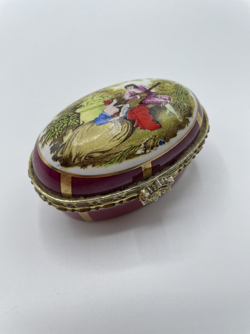Écrin en porcelaine style camé – Image 2