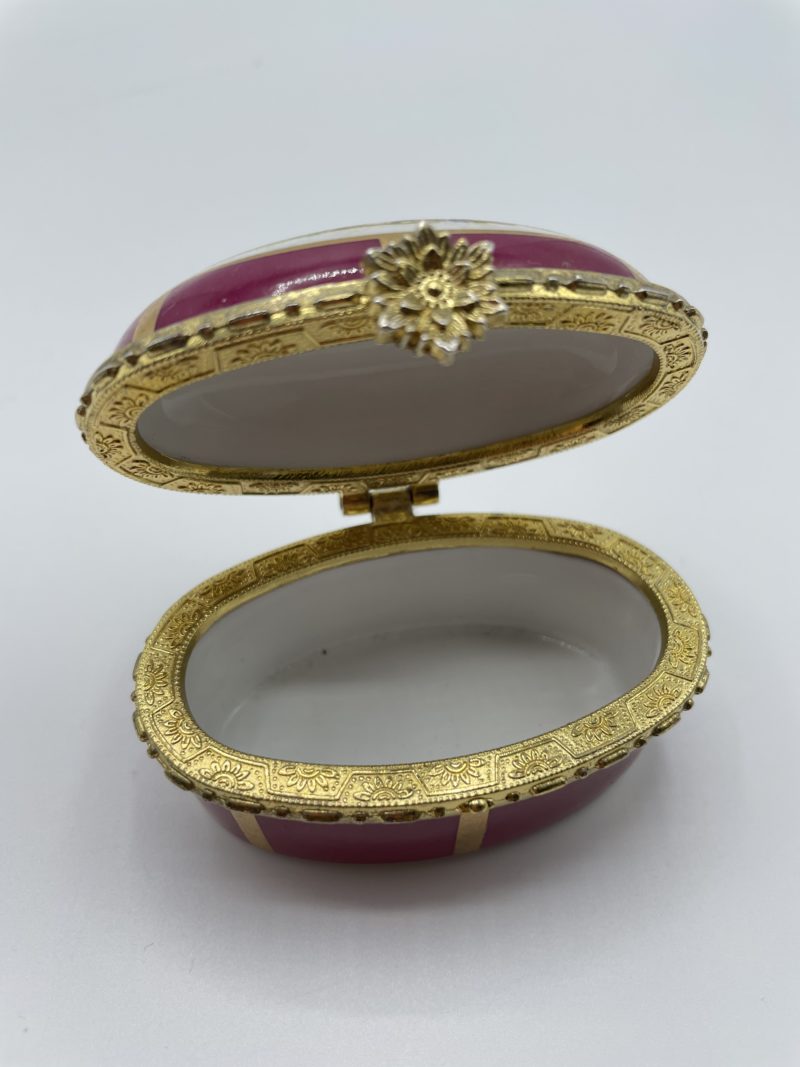 Écrin en porcelaine style camé – Image 3