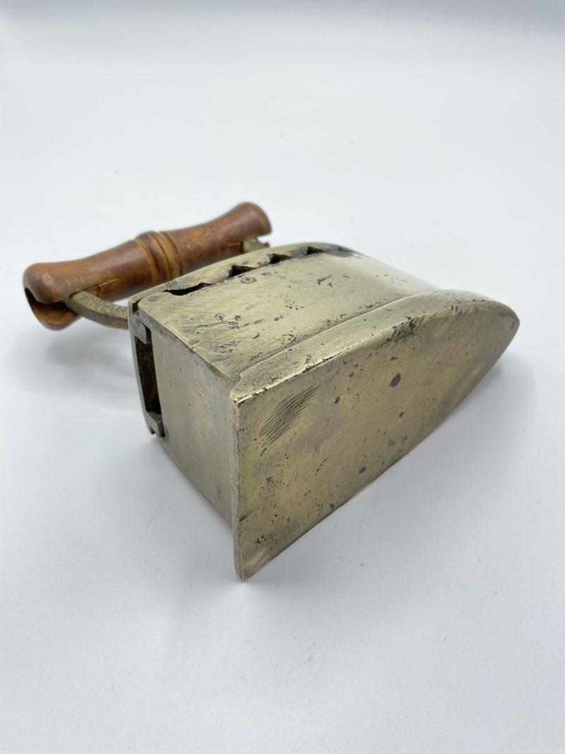Petit fer à repasser en laiton – Image 5